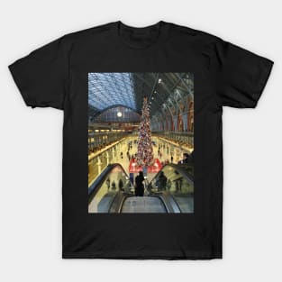 Christmas at St. Pancras Station T-Shirt